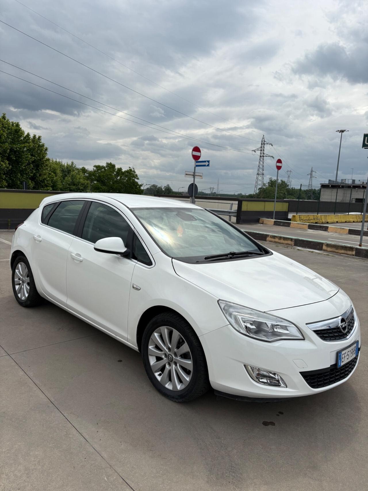 Opel Astra 1.7 CDTI 110CV 5 porte Ok neo patentati.