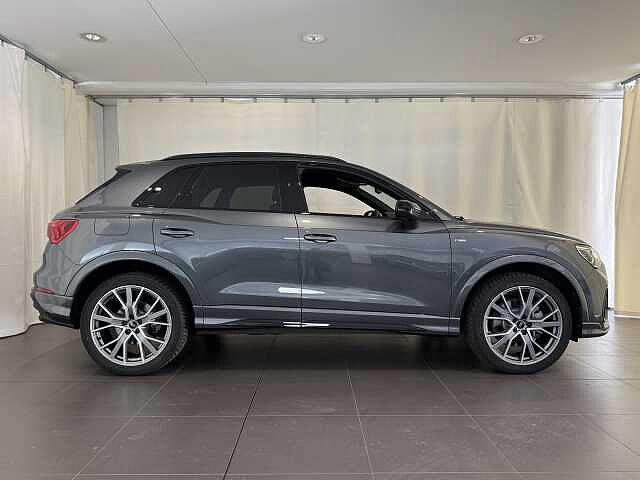 Audi Q3 40 TDI quattro S tronic Identity Black