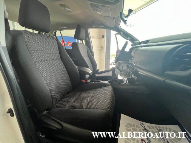 TOYOTA Hilux 2.4 D-4D 4WD 4 porte Double Cab Comfort