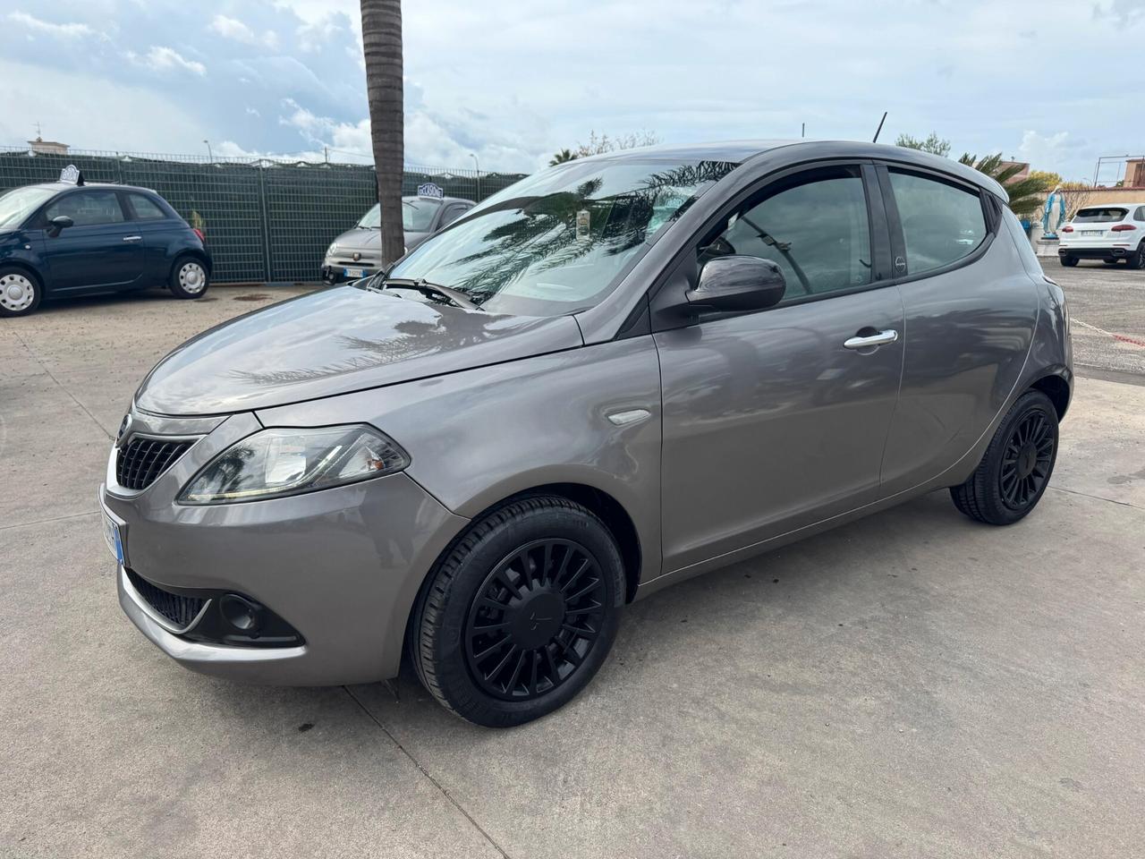 Lancia Y Gold 1.0 FireFly 70cv S&S Hybrid 2021