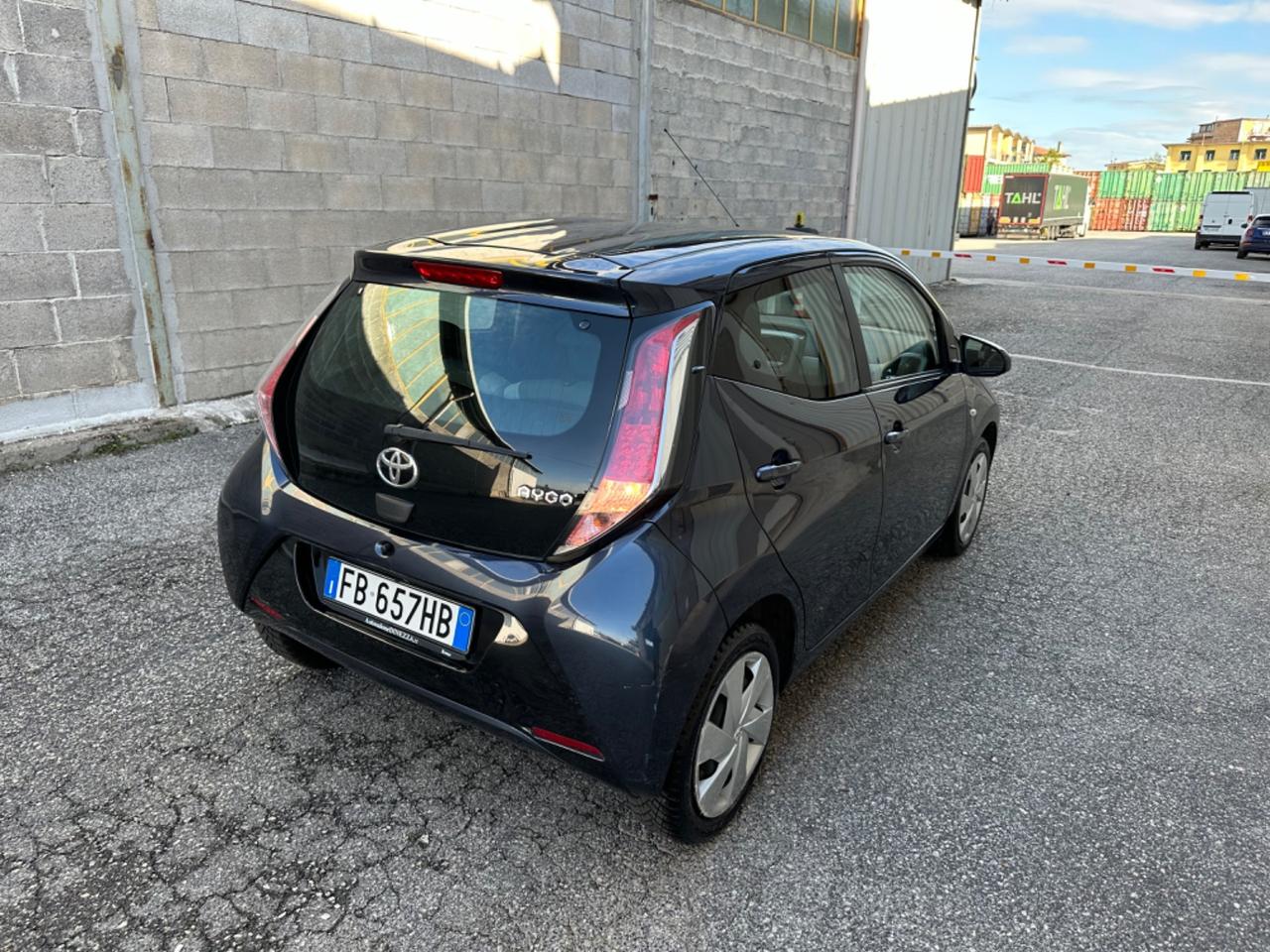 Toyota Aygo 1.0 VVT-i 69 CV 5 porte x-play autom