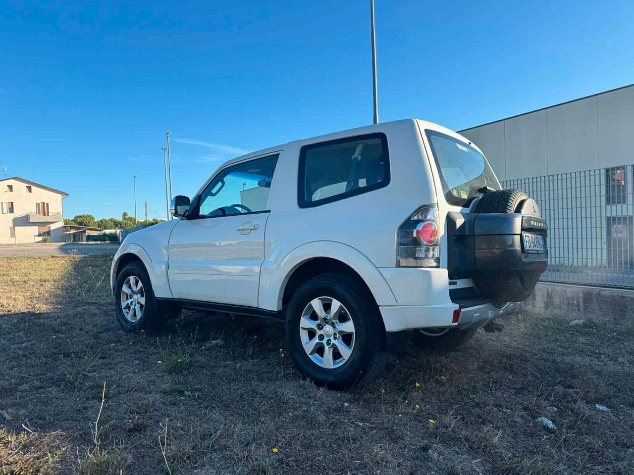 Mitsubishi Pajero 3.2 DI-D 16V aut. 3p. Instyle DPF 2016 verricello iva