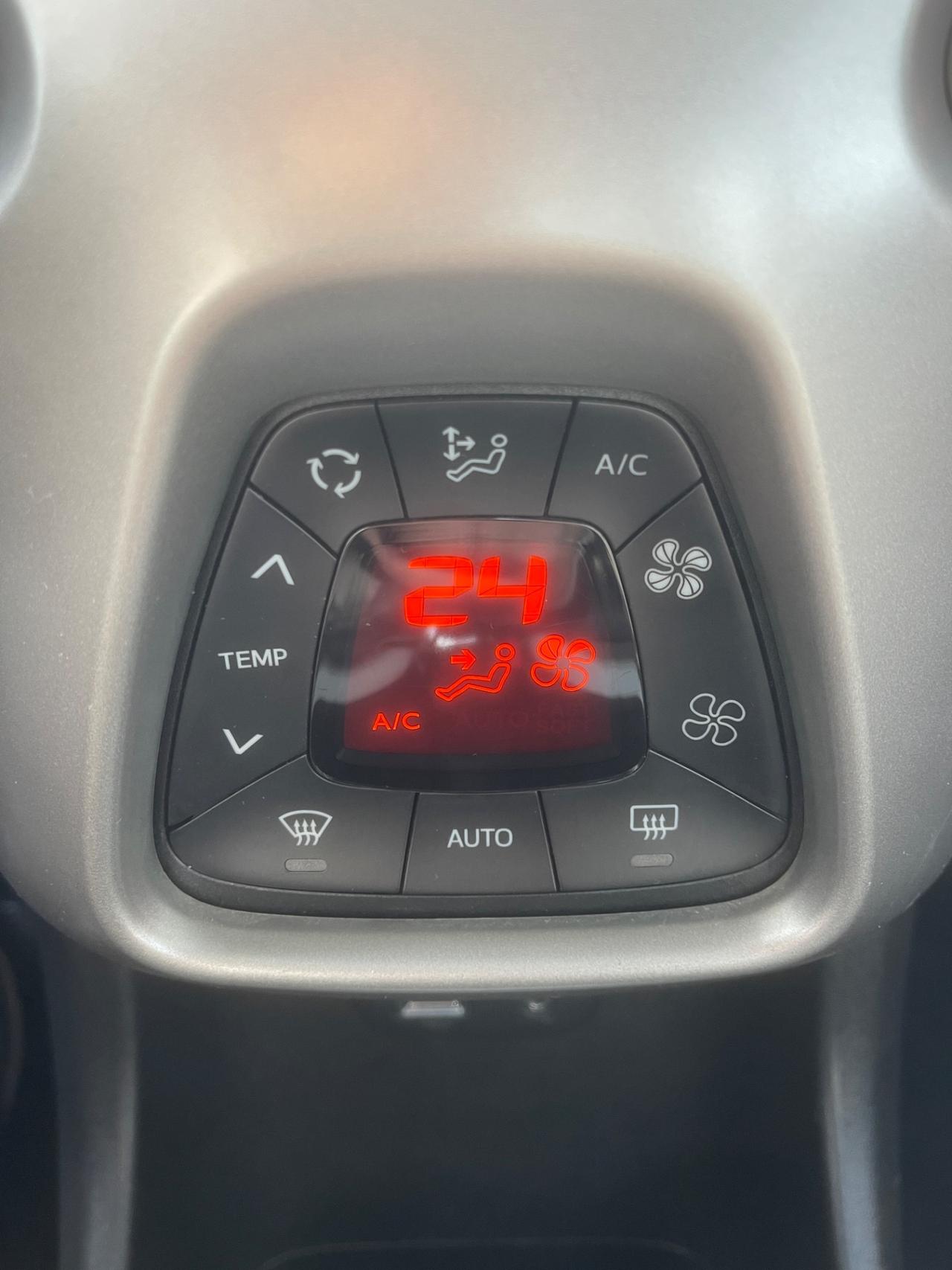 Toyota Aygo 1.0 VVT-i 69 CV 5 porte x-wave Bordeaux TSS