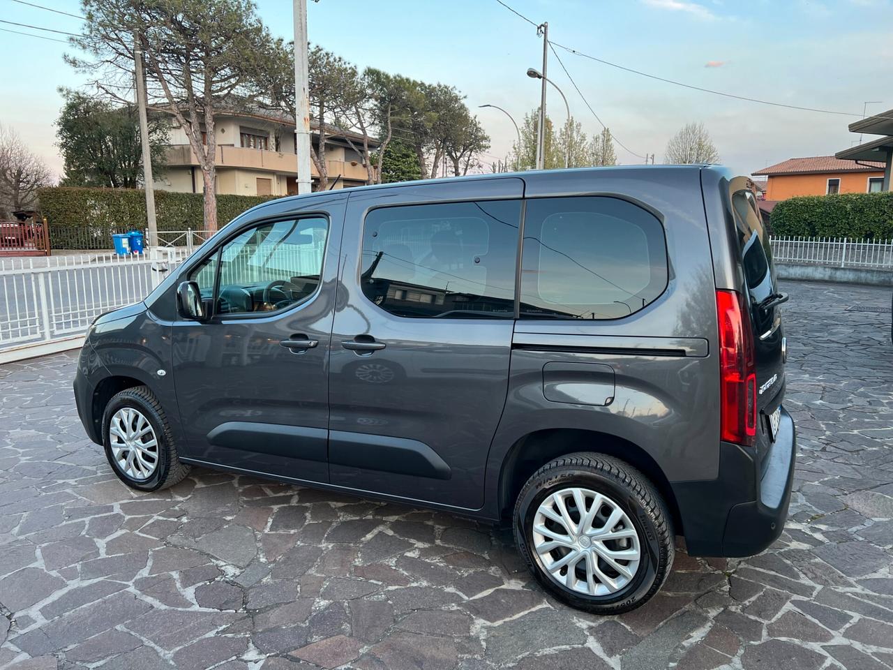 Fiat Doblo 1.5 BlueHdi 130CV AT8 Combi N1 Autocarro 5 posti