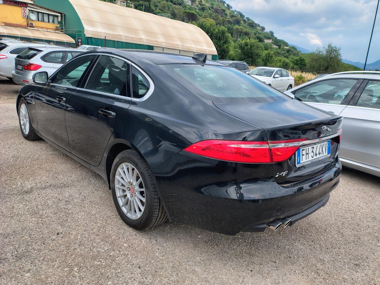 Jaguar XF aut. Portfolio (SOLO PER OPERATORI DEL SETTORE)