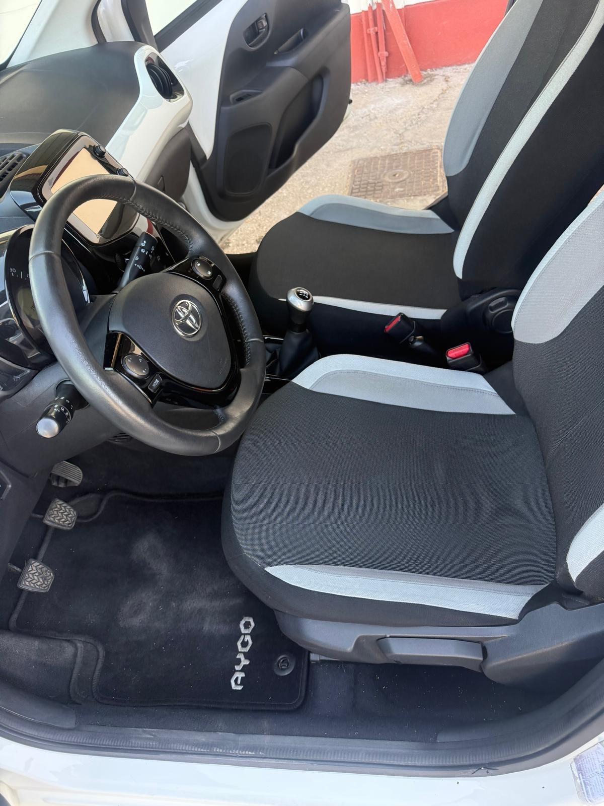 Toyota Aygo 1.0 VVT-i 69 CV 5 porte x-cool