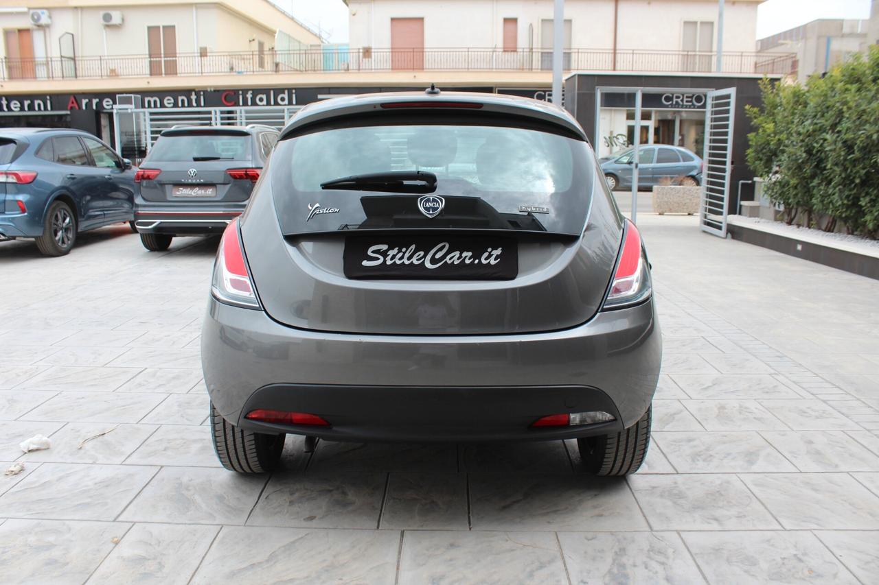 Lancia Ypsilon 1.0 FireFly 5 porte S&S Hybrid Ecochic Silver