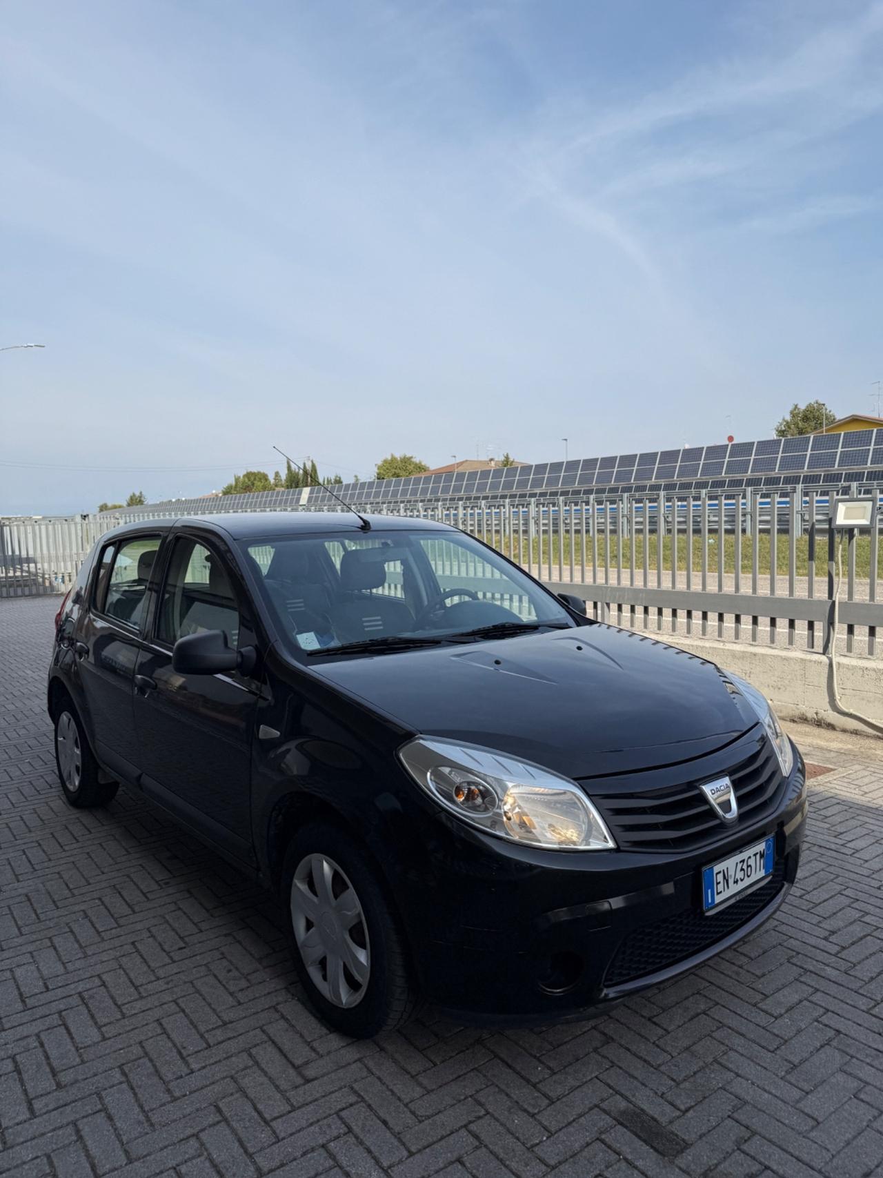 Dacia Sandero 1.2 16V GPL 75CV Embleme