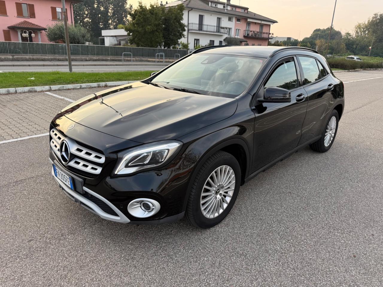 Mercedes-benz GLA 200d Automatic 4Matic Premium*Led*Full