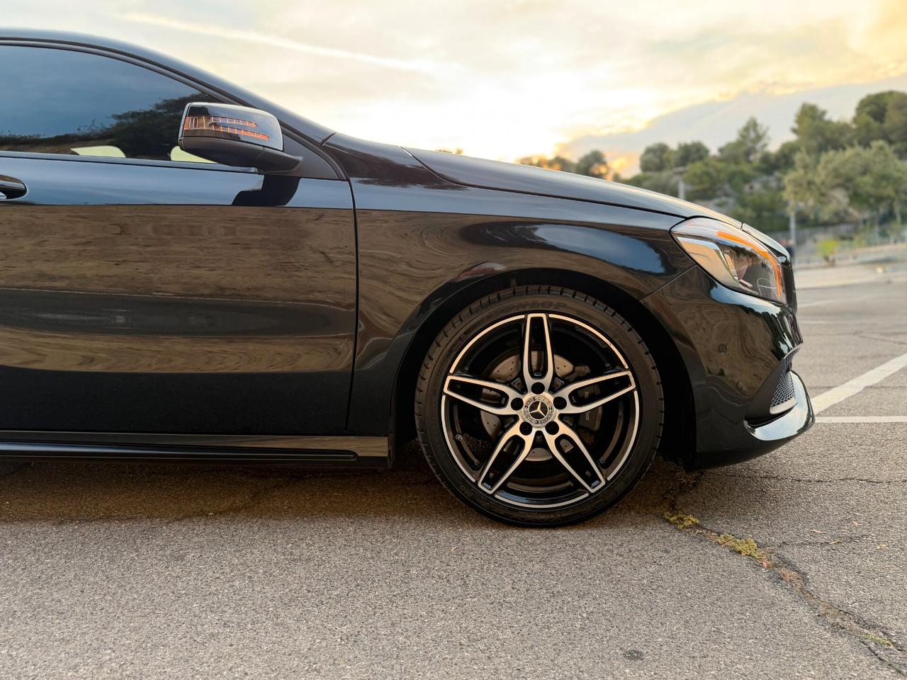 Mercedes A180 PREMIUM NIGHT EDITION/1500 110CV/LED/18"