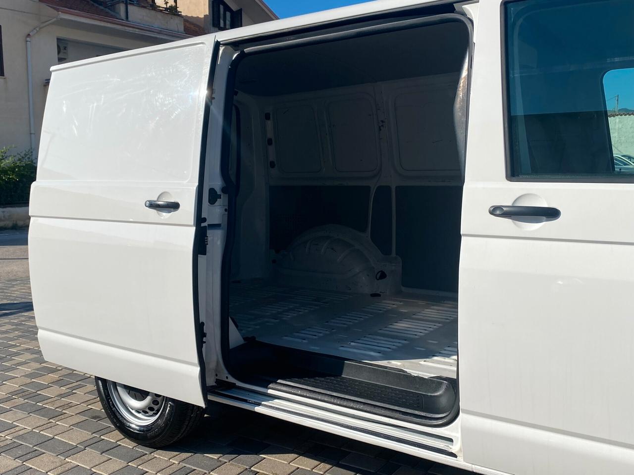 Volkswagen Transporter Business 2.0 TDI 102CV Autocarro 100% detraibile