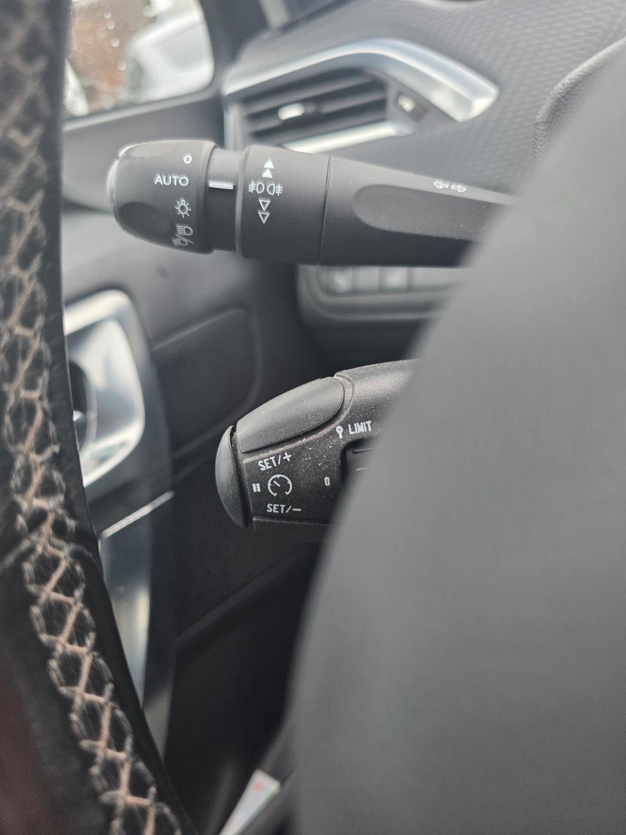 Peugeot 2008 1.6D 120cv uniproprietario perfetta e garantita