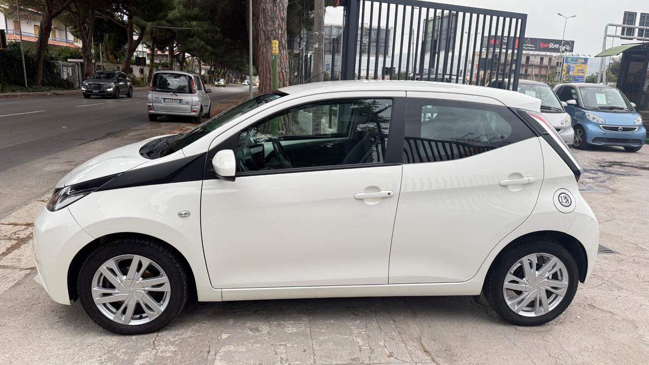 Toyota Aygo 1.0 VVT-i 69 CV 5 porte x-play