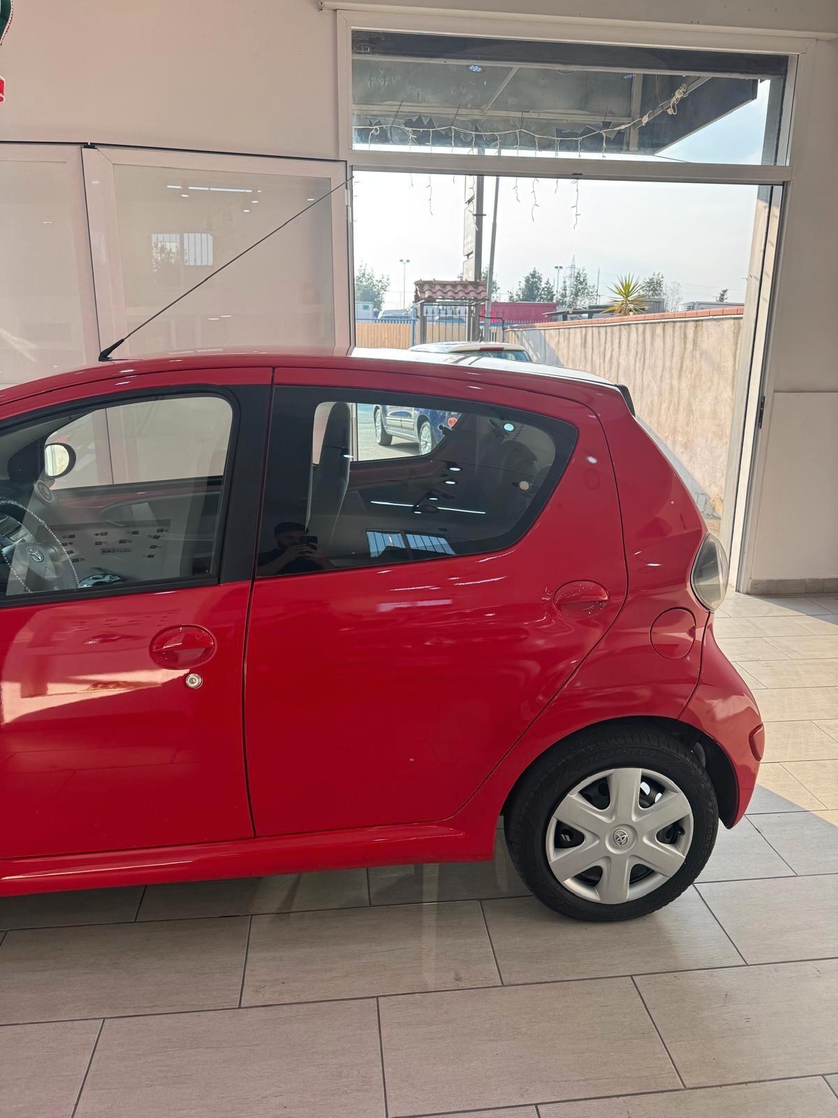 Toyota Aygo 1.0 12V VVT-i 5 porte Now Connect