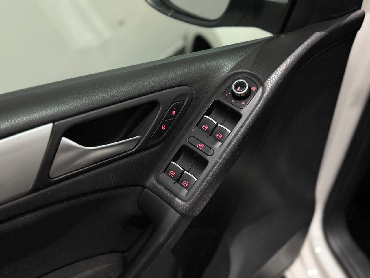 Volkswagen Golf 1.6 TDI DSG Highline Per Neopatentati