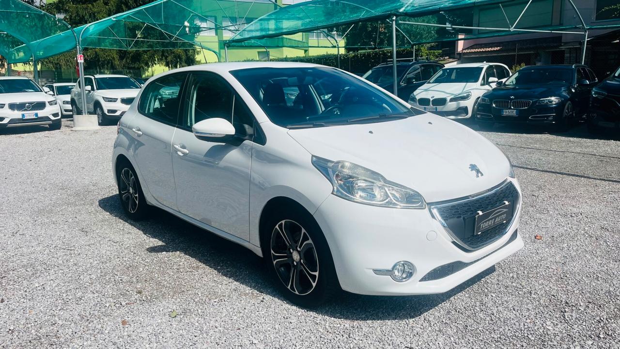 Peugeot 208 PureTech 82 5 porte Allure NEOPATENTATI