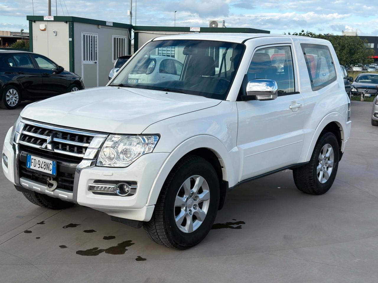 Mitsubishi Pajero 3.2 DI-D 16V aut. 3p. Intense DPF IVA ESPOSTA