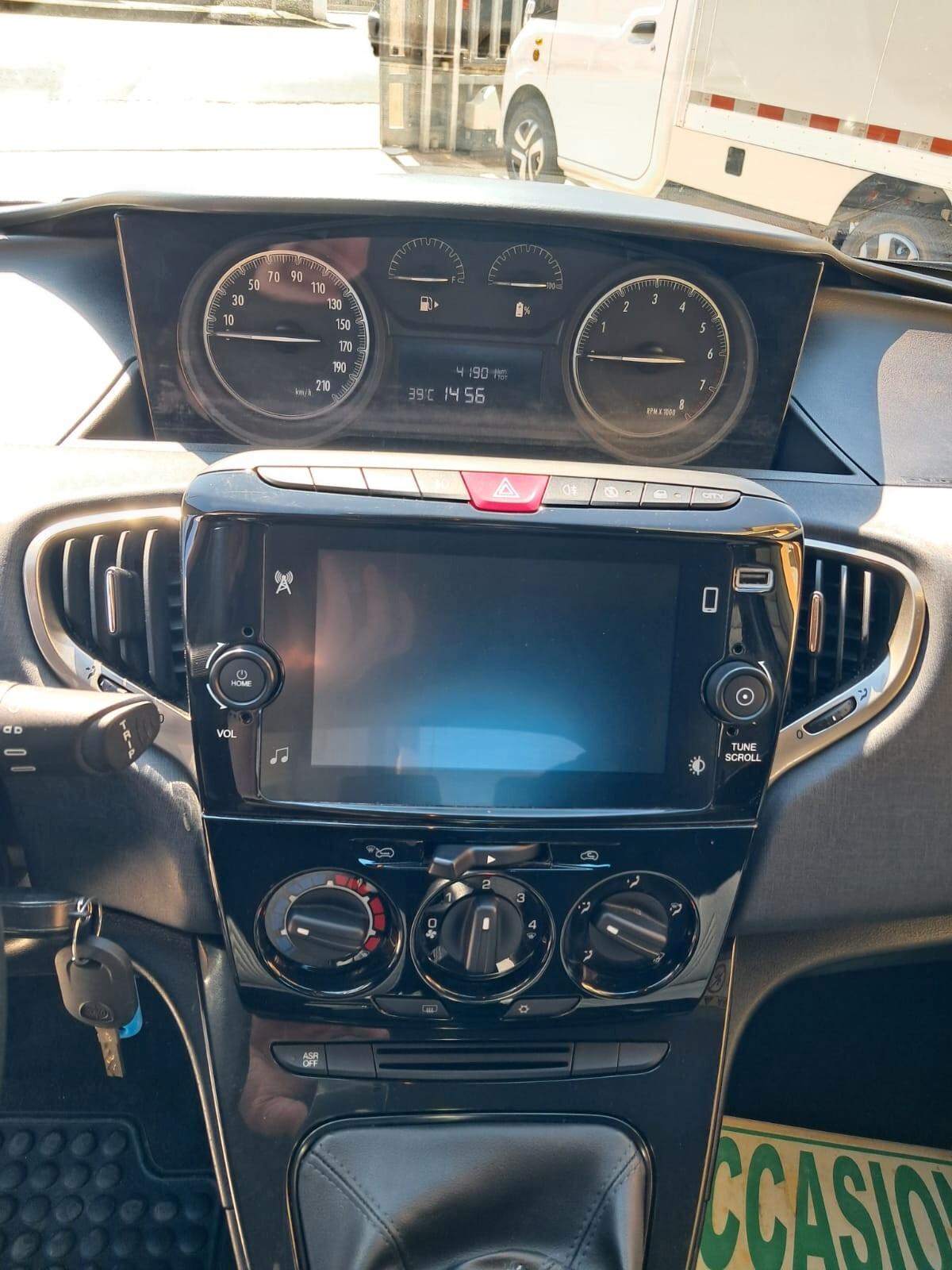 Lancia Ypsilon 1.0 FireFly 5 porte S&S Hybrid Gold