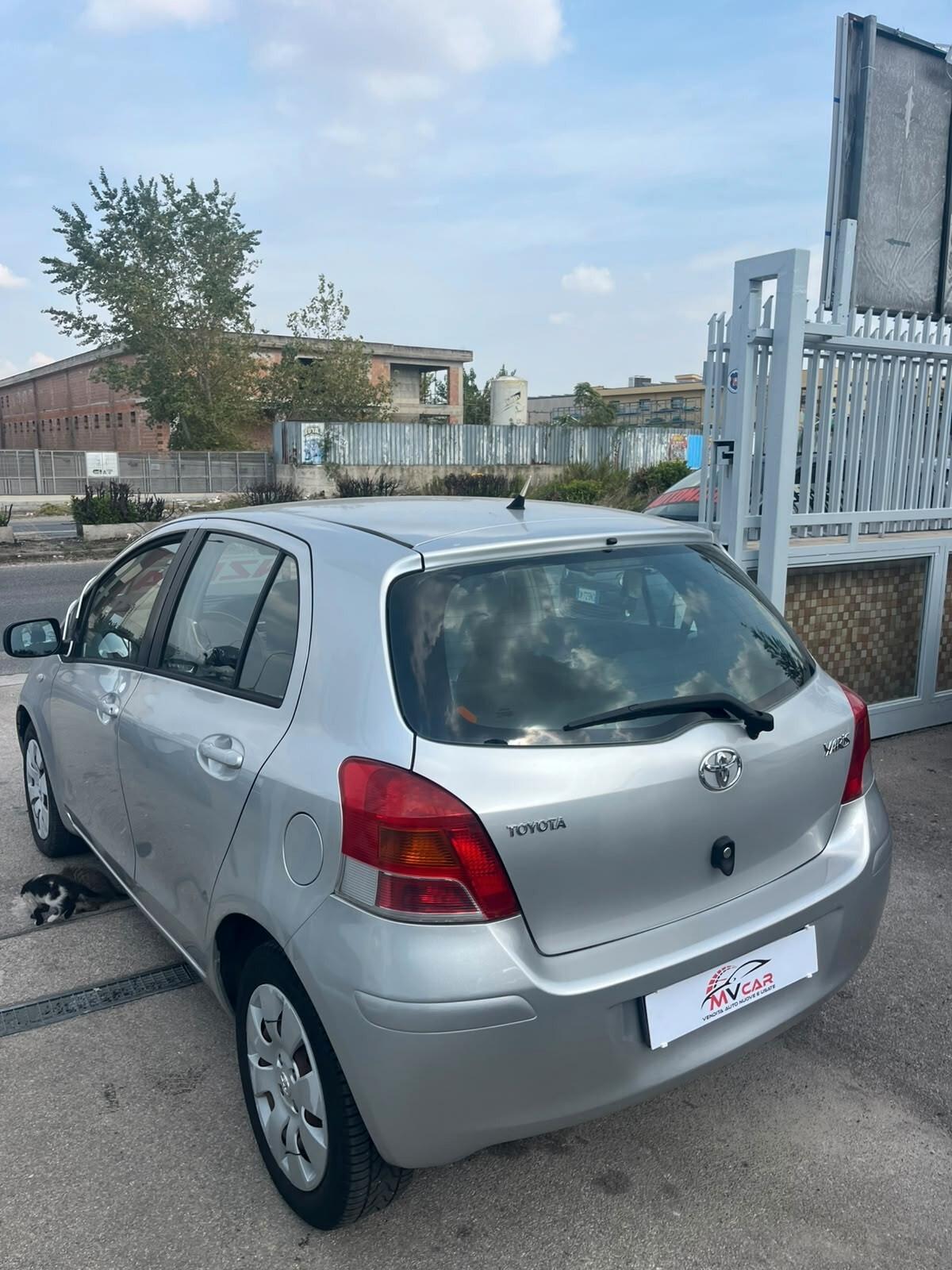 Toyota Yaris 1.0 5 porte Sol