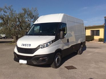 Iveco Daily 35s14 2.3hpt Furgone di serie - 2021