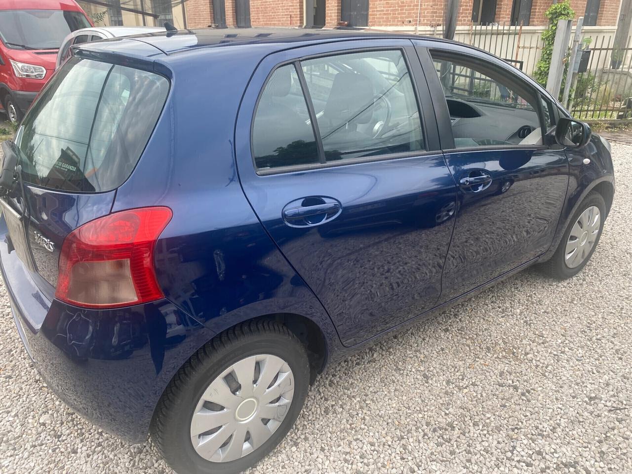 Toyota Yaris 1.0 5 porte Sol