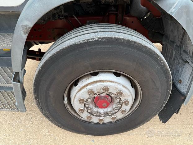 Iveco Eurocargo 180e28 furgone isotermico e sponda