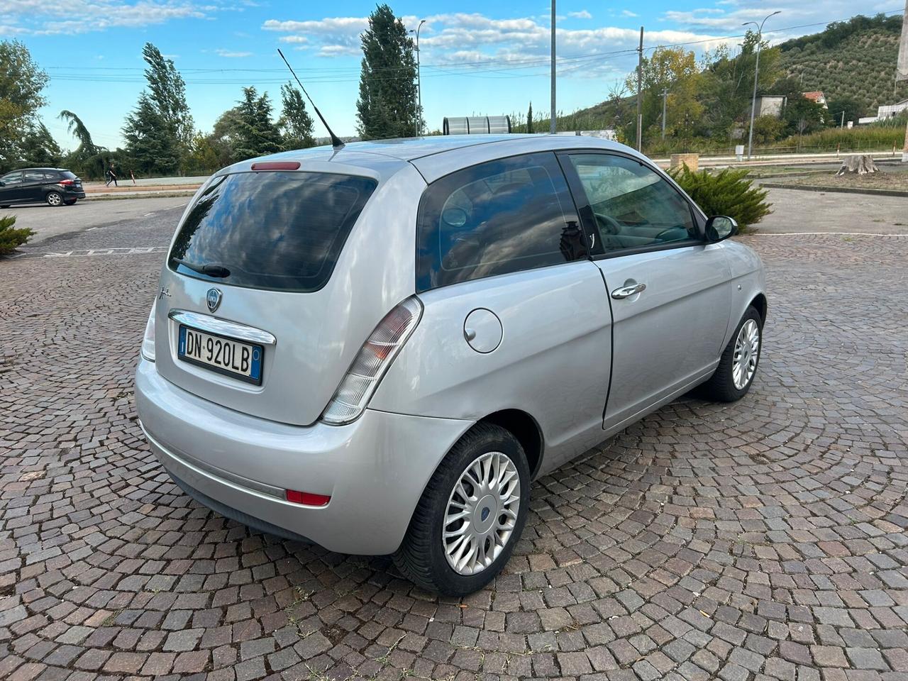 Lancia Ypsilon 1.2 GOLD ORO