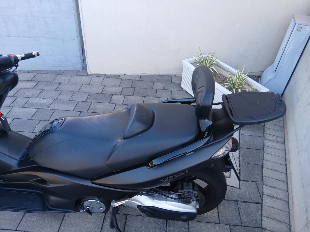 Yamaha T Max black+led+cupolino e bauletto...permute auto