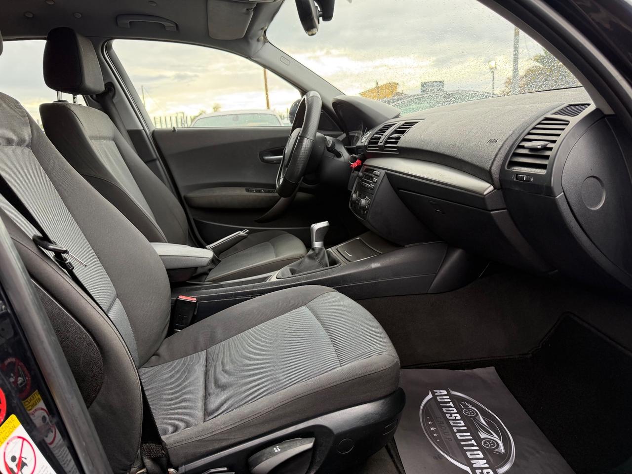 BMW 116i Futura 116cv Total Black okneopatentati