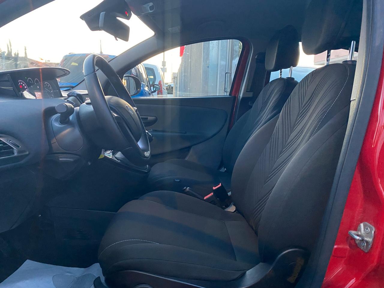 LANCIA Ypsilon B-Color 1.0 hybrid GOLD RadioAPP