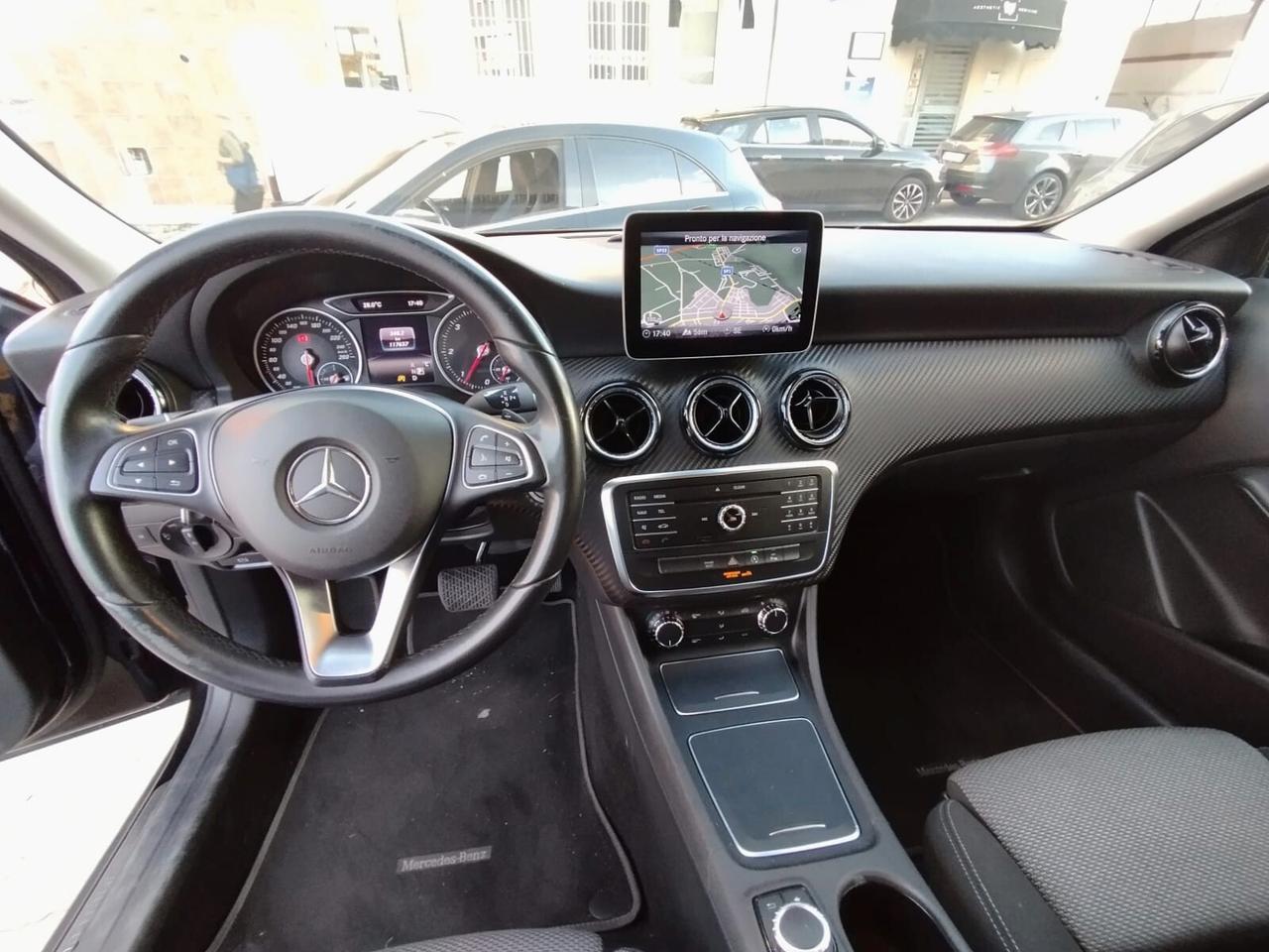 Mercedes-benz GLA 200 d Automatic Business