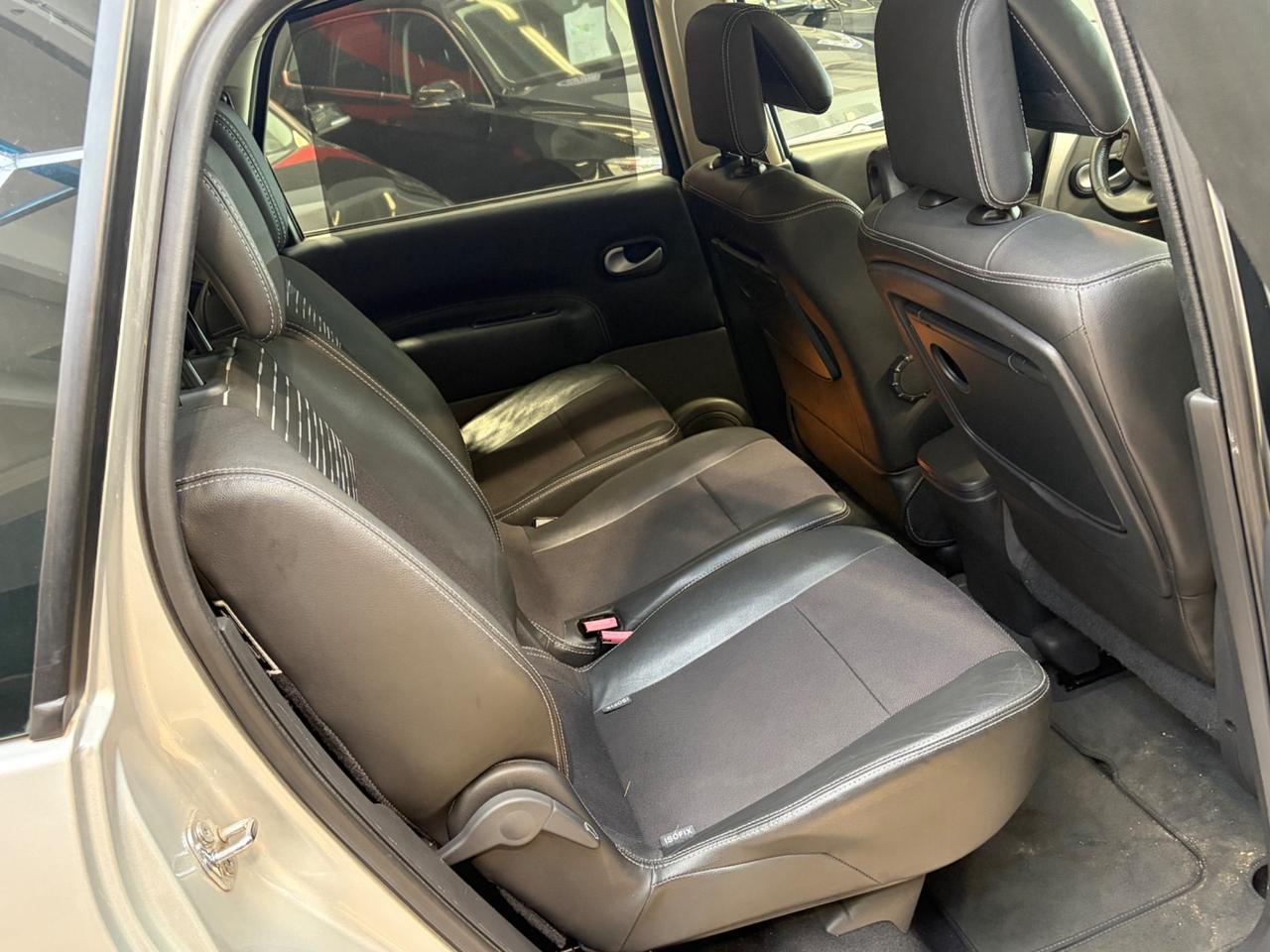 Renault Scenic Grand Scénic 1.9 dCi/130CV PlayStation Portable