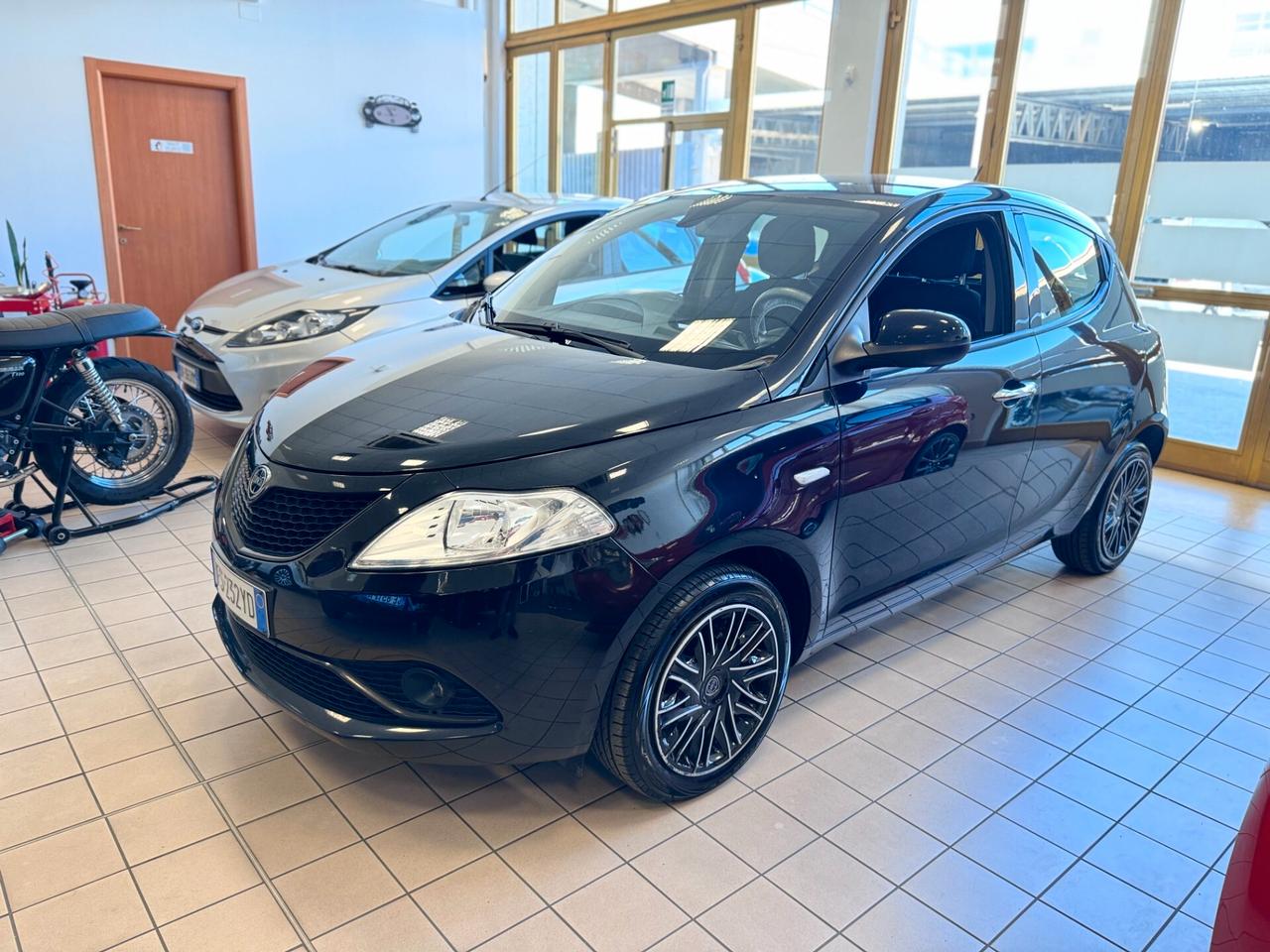 Lancia Ypsilon 1.2 69 CV 5 porte S&S Platinum