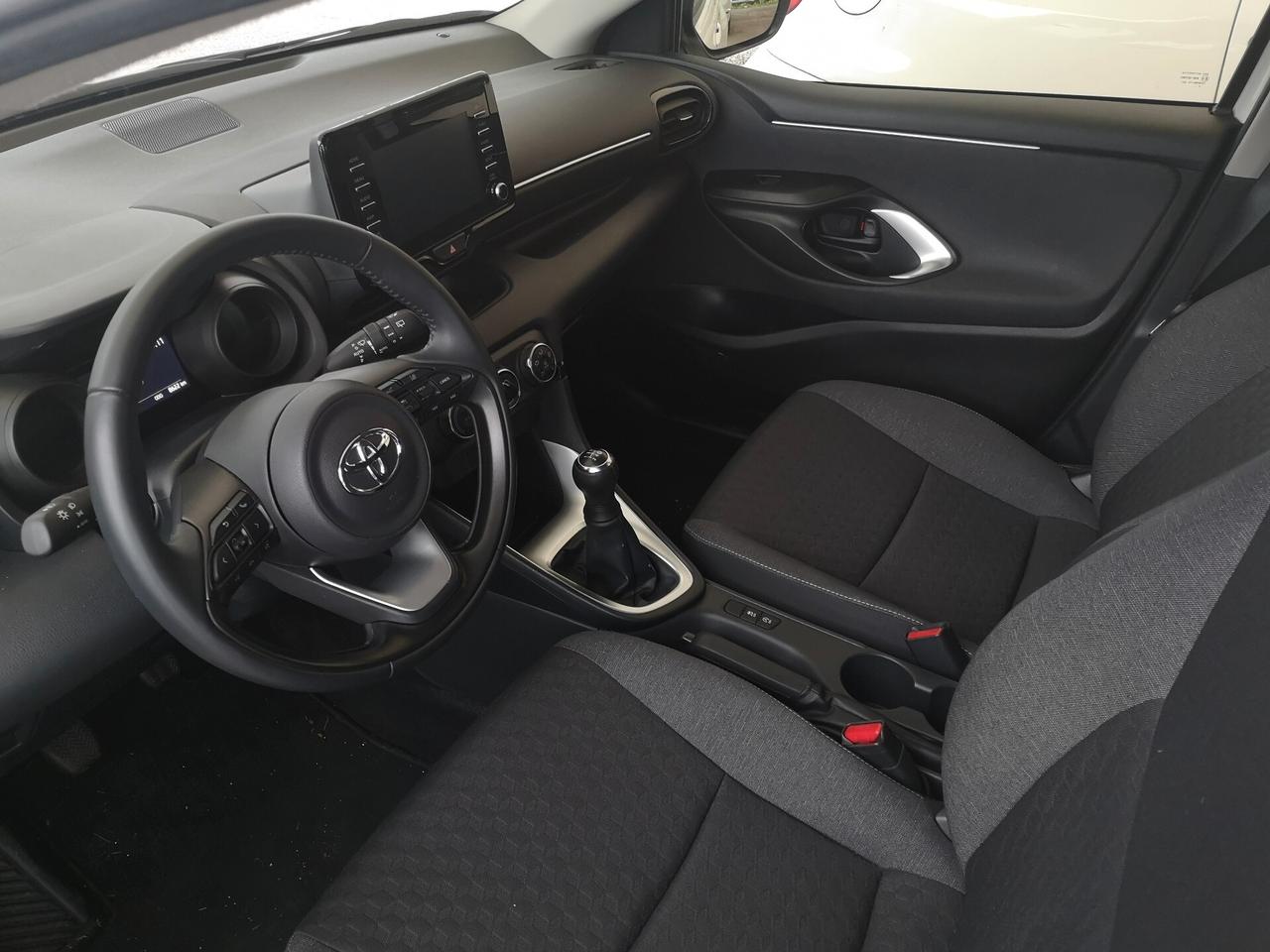 Toyota Yaris 1.0 5 porte Trend SOLO 8200 KM praticamente nuova!