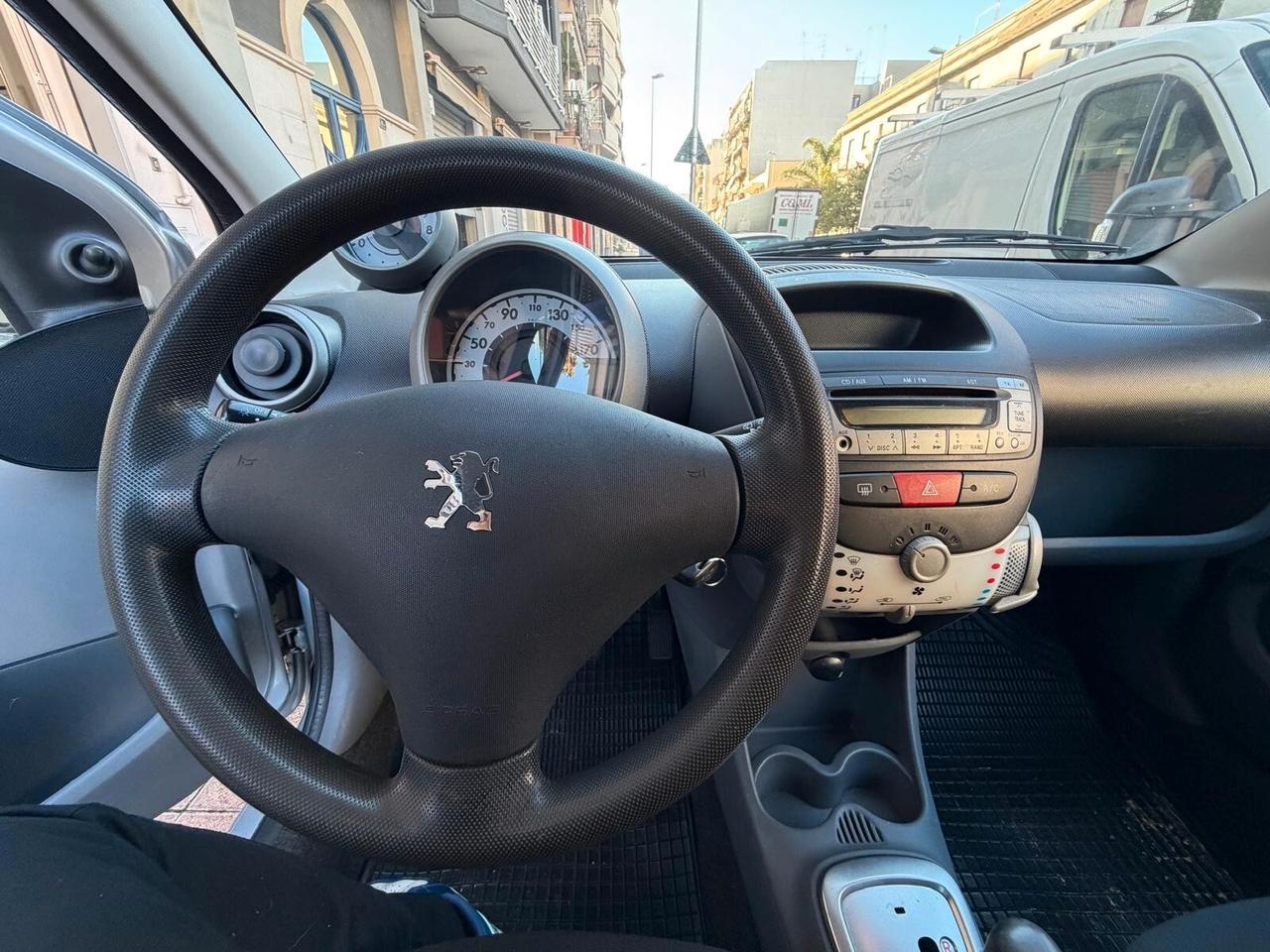 Peugeot 107 1.0 68CV 5p. CAMBIO AUTOMATICO