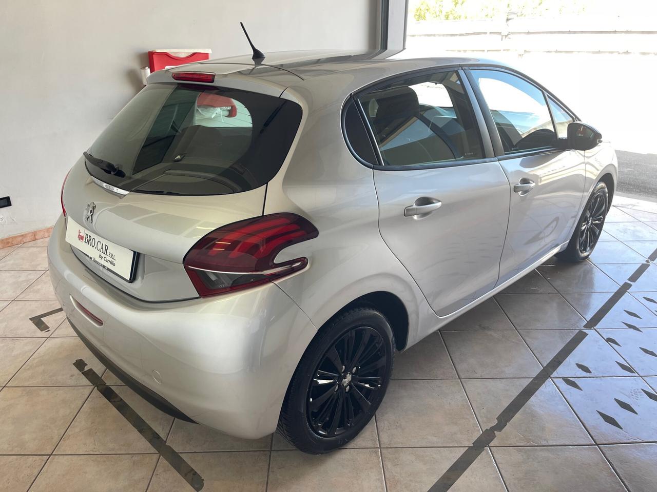 Peugeot 208 PureTech 82 5p. GPL Allure