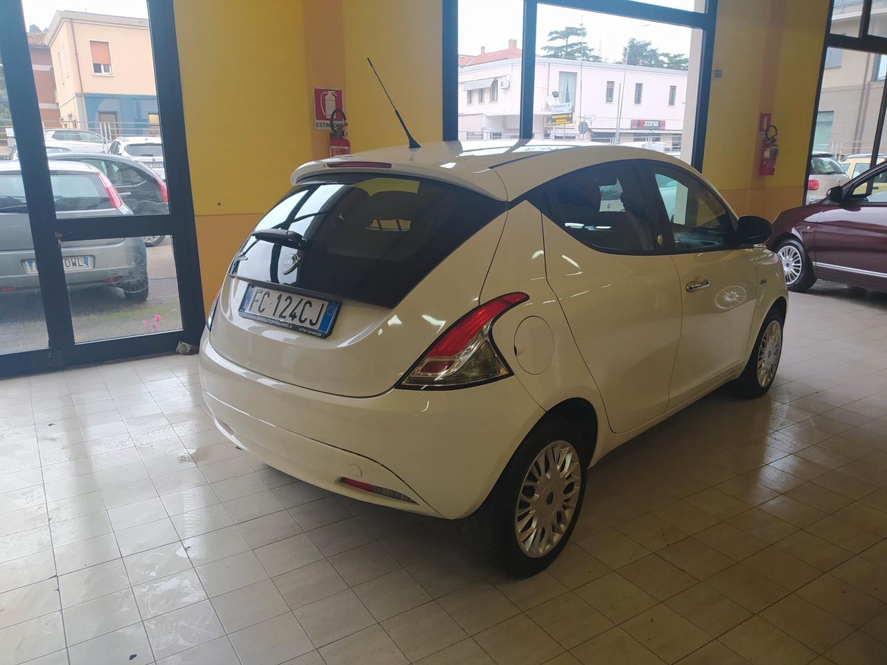 Lancia Ypsilon 1.2 69 CV 5 porte GPL Ecochic Gold Neopatentati