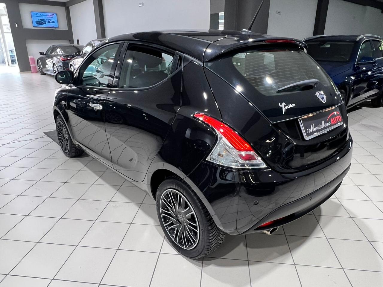 Lancia Ypsilon 1.0 FireFly 5 porte S&S Hybrid Gold
