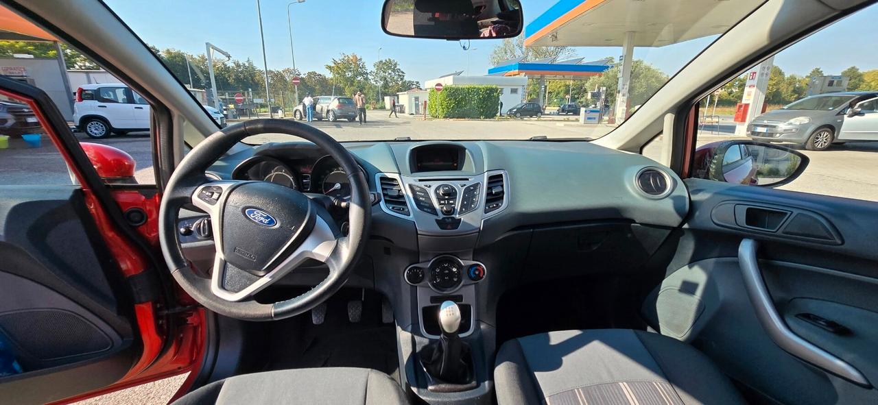 Ford Fiesta 1.2 82 CV 5 porte Titanium OK neo patentati