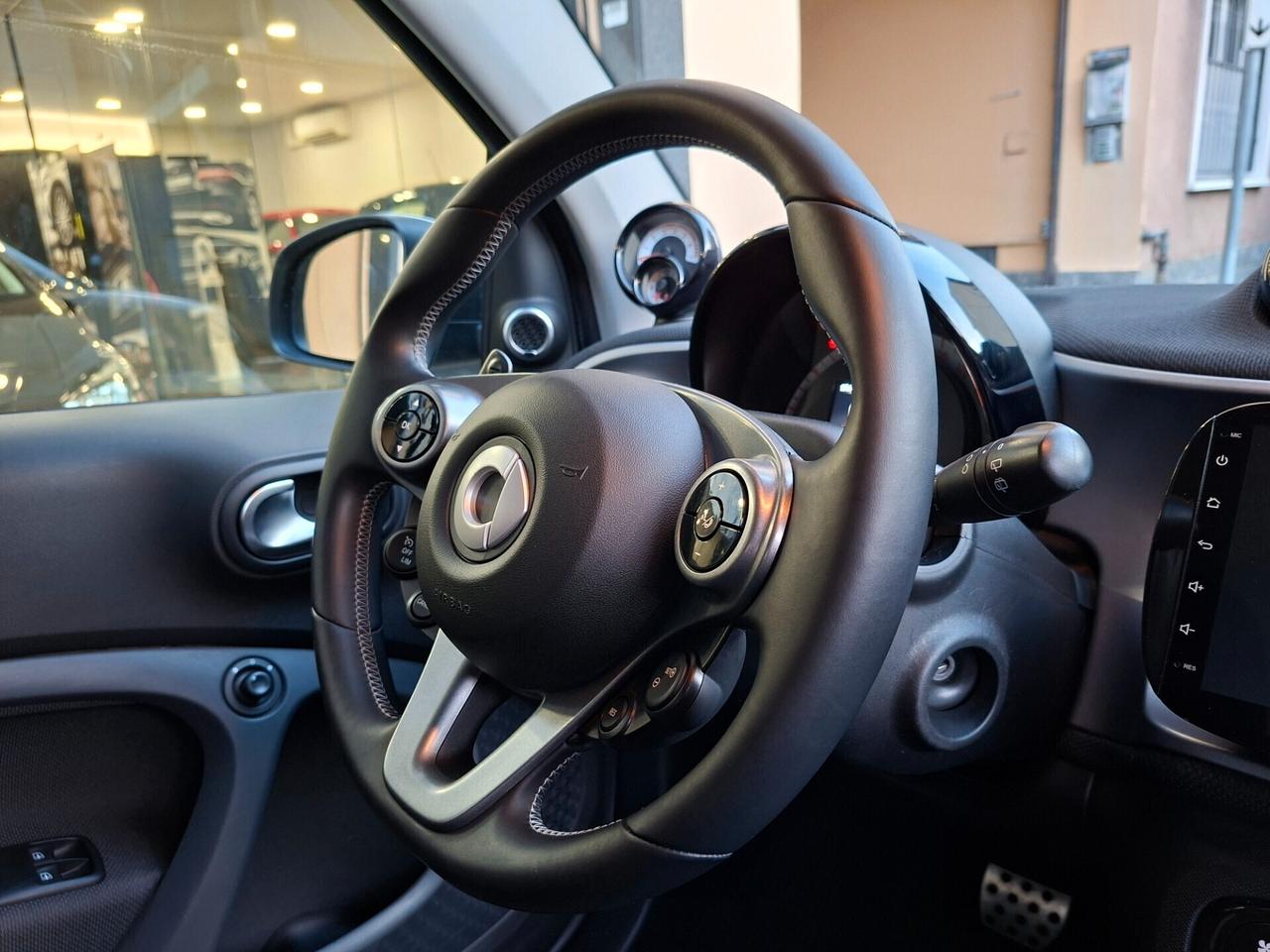 Smart ForTwo 0.9 turbo 90cv Pack Brabus Edition Schermo Pad