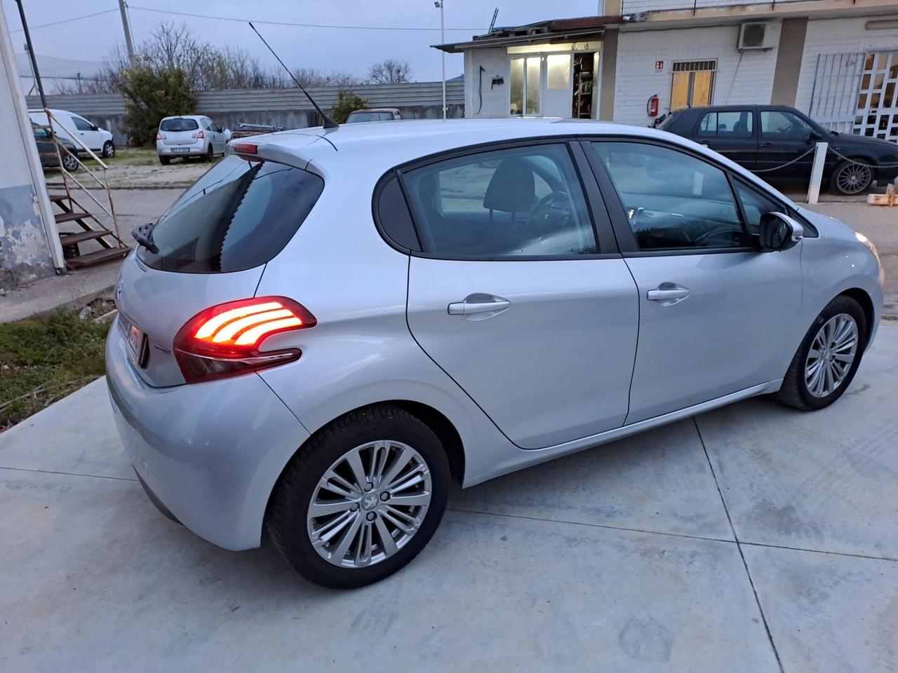 Peugeot 208 BlueHDi 75 5 porte Allure 2016