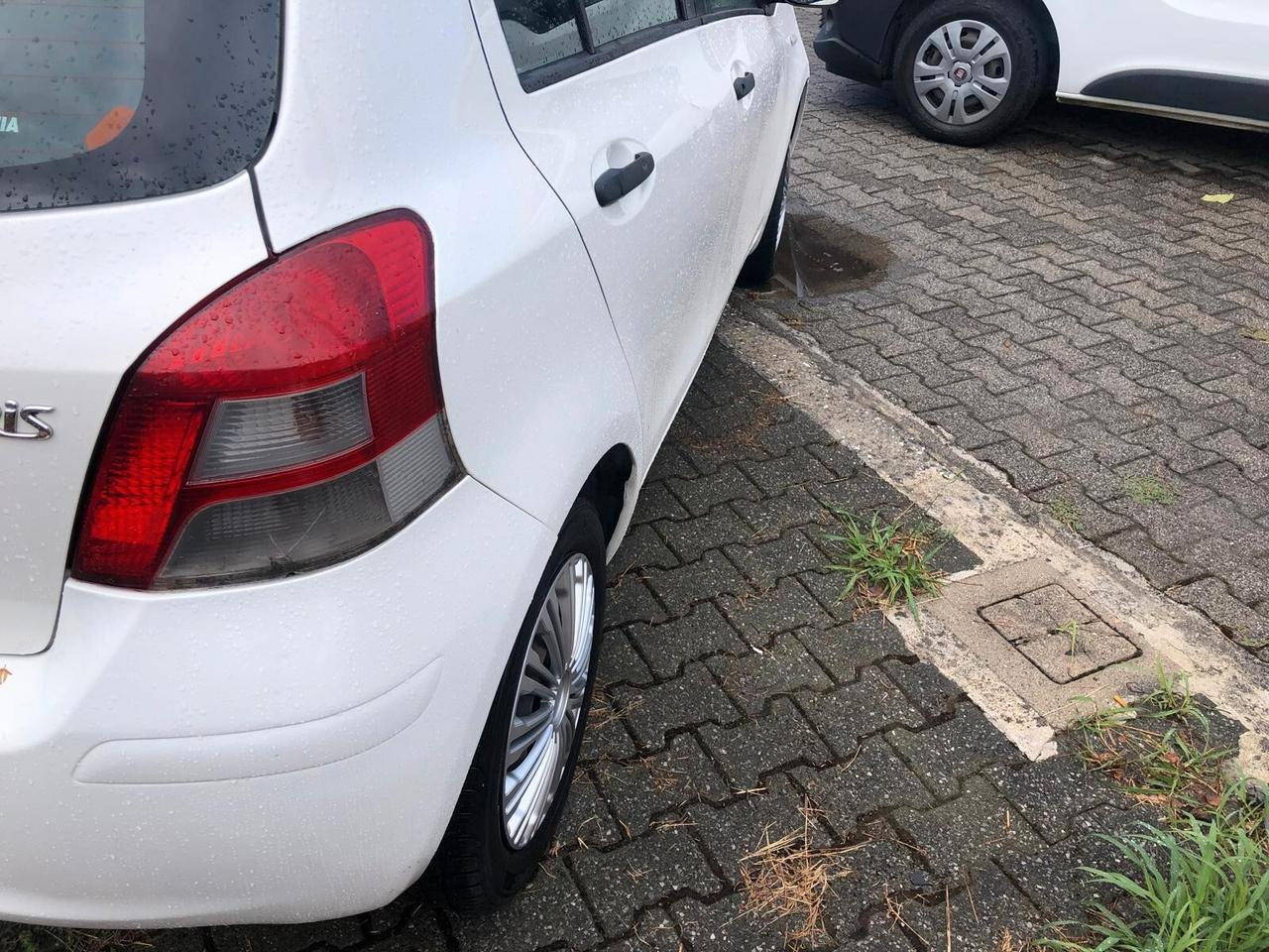 Toyota Yaris 1.0 5 porte UNICO PROPRIETARIO GARANZIA 24 MESI RINNOVABILE FINO A 36 MESI
