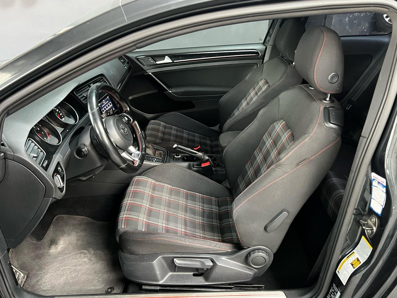 Volkswagen Golf GTI Golf GTI Performance 2.0 TSI 3p. fender edition