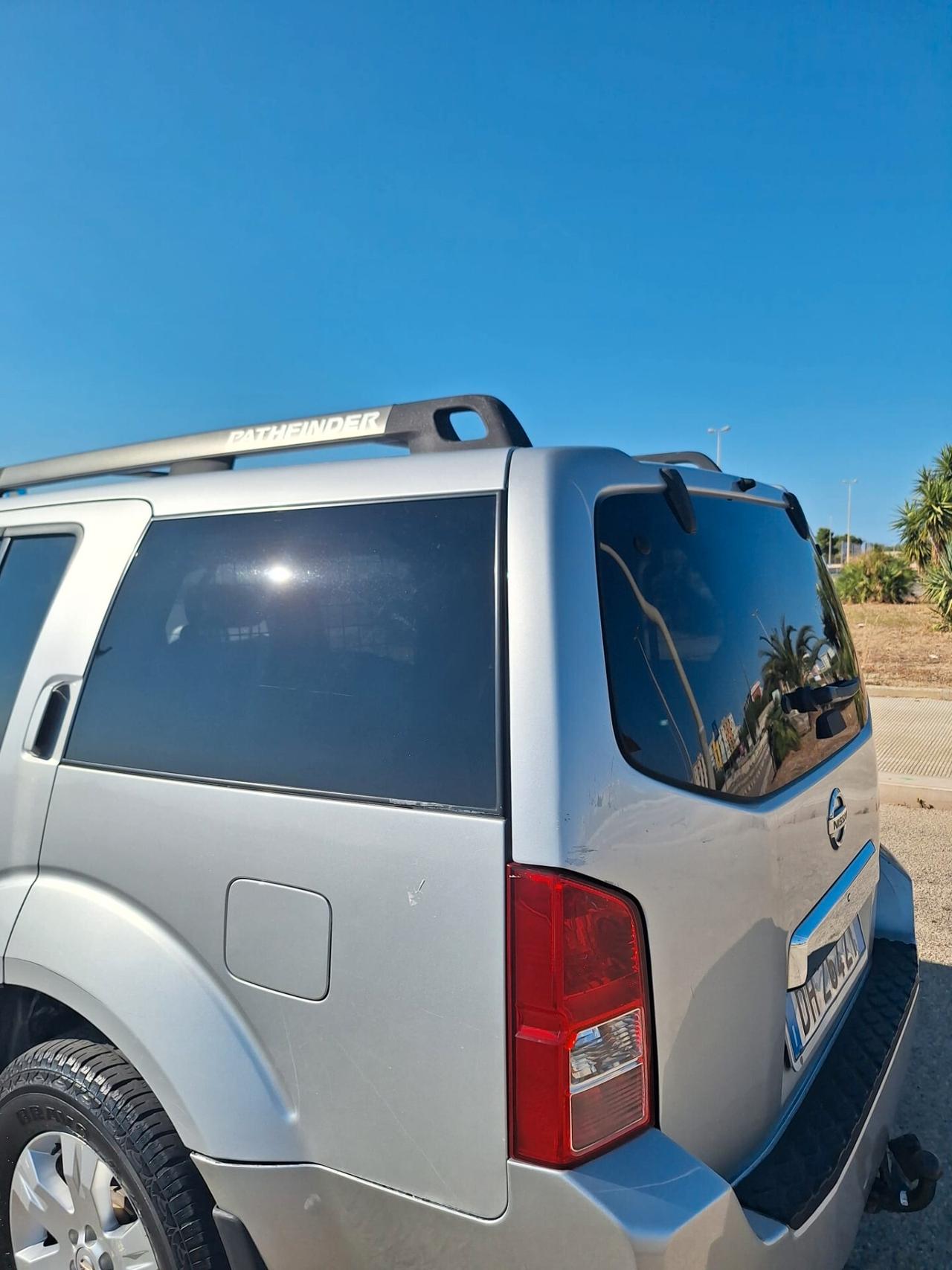 Nissan Pathfinder 2.5 dCi SE - GANCIO TRAINO