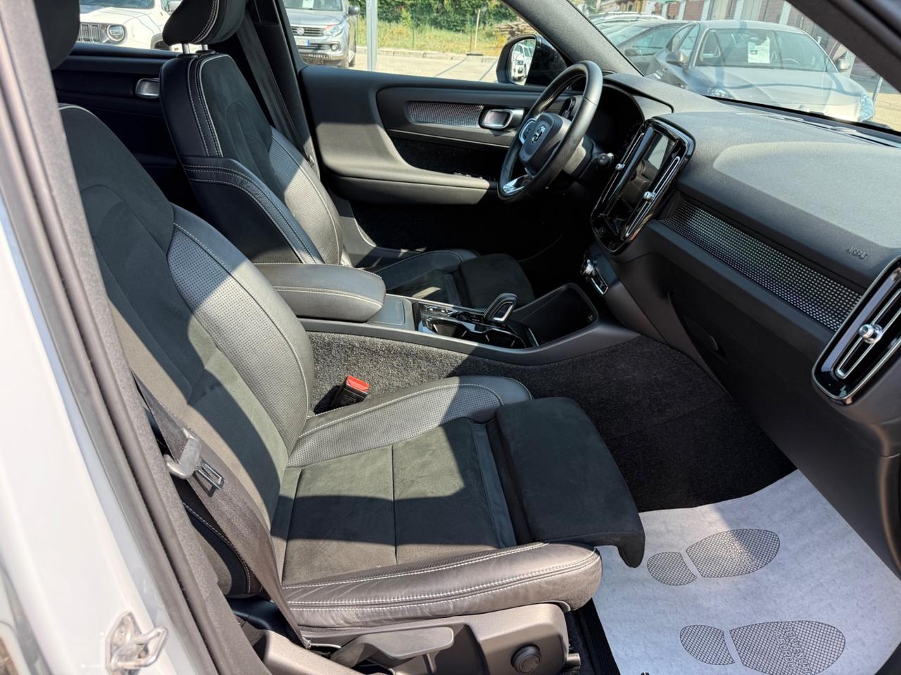 Volvo XC40 T4 Geartronic R-design 190CV PERLATO