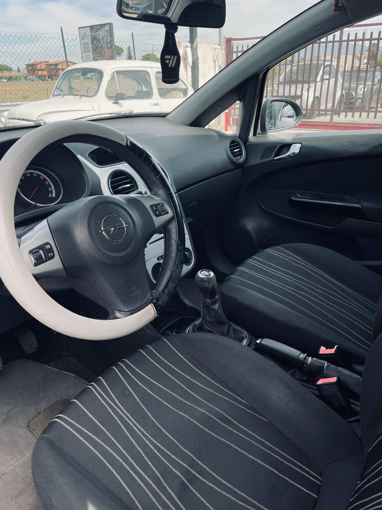Opel Corsa 1.2 5 porte Cosmo
