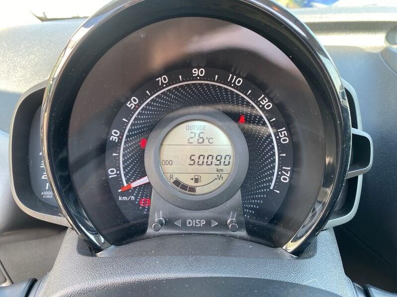 Toyota Aygo Connect 1.0 VVT-i 72 CV 5 porte x-wave