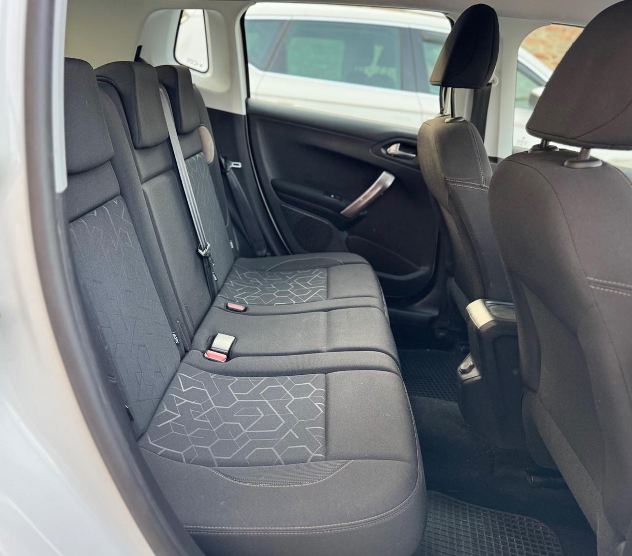 Peugeot 2008 PureTech 82 Allure soli 42.000 km