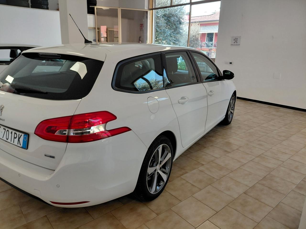 PEUGEOT 3008 ANNO 2016 DS 1.6 ADATTA NEOPATENTATI KM 140 MILA