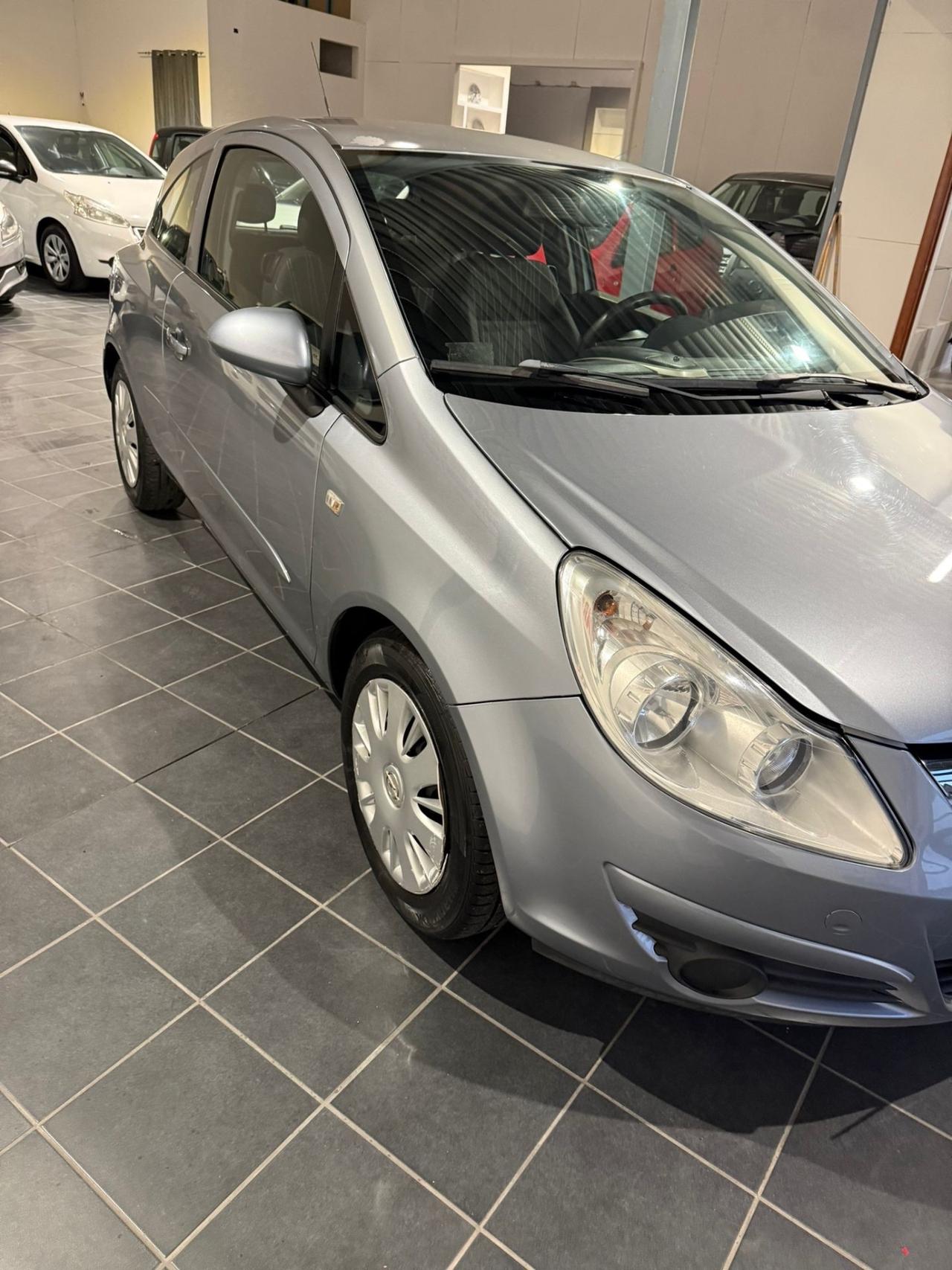 Opel Corsa 1.0 12V 3 porte -UNICO PROPRIETARIO-NEOPATENTATI